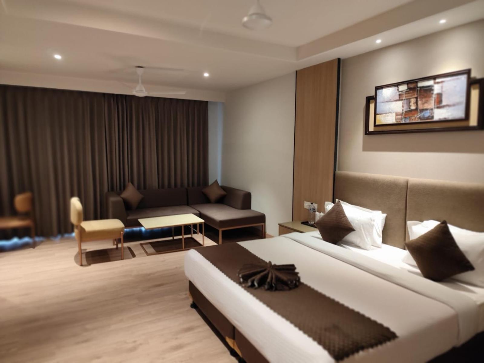 Anntilia Inn Ludhiana Esterno foto